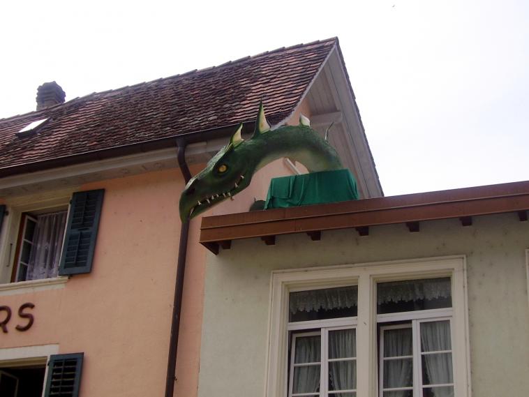 Attention, Dragon sur les toits !