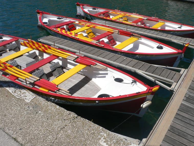 Rayures sur les barques des joutes à Sète