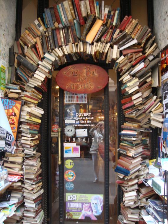 Lyon ; porte d'entrée d'une librairie