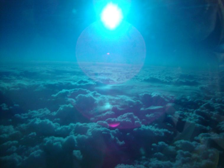 Vue sur le ciel et le soleil levant