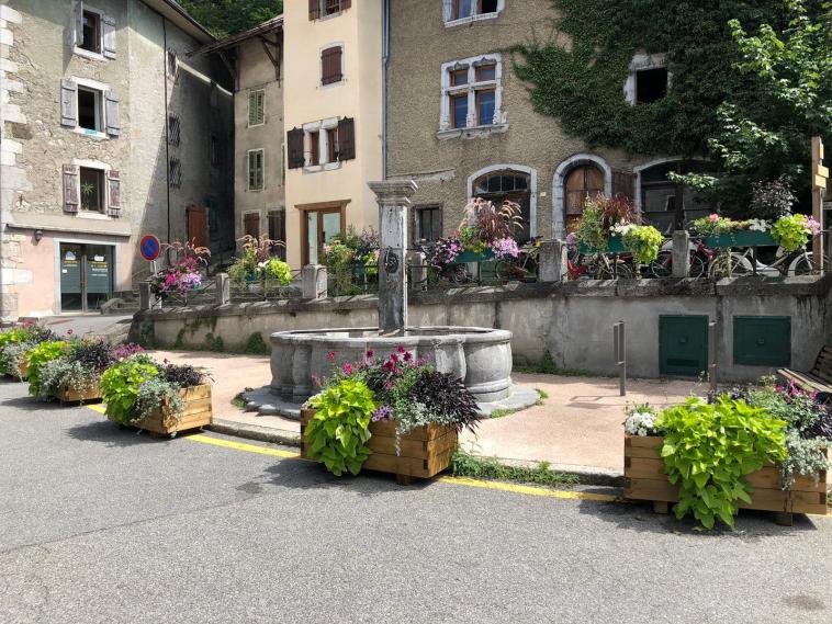 La Fontaine Place du March� de ma ville 