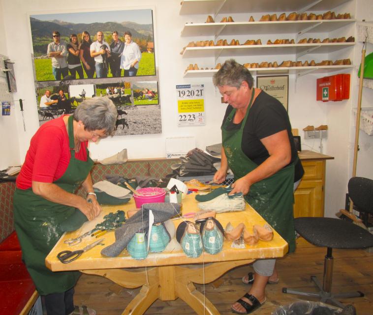 Dans une fabrique de chaussons en feutrine