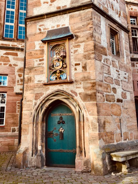 Porte de l’Hôtel de Ville de Marburg en Allemagne.