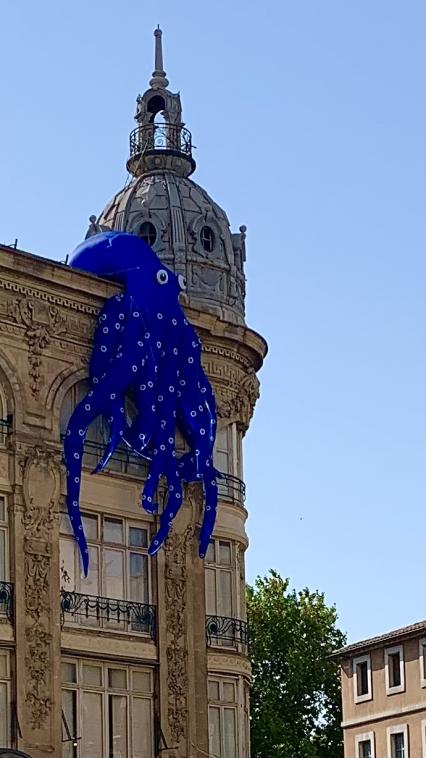 Une pieuvre bleue pour décor !!