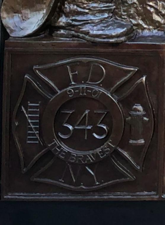 Sur la fresque en l'honneur des pompiers du 11.09.