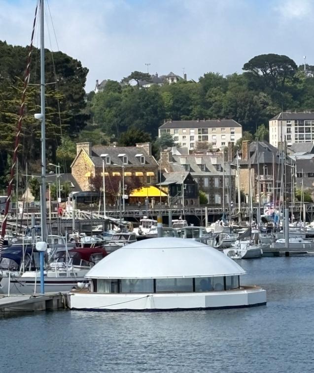 Sur et sous la surface.