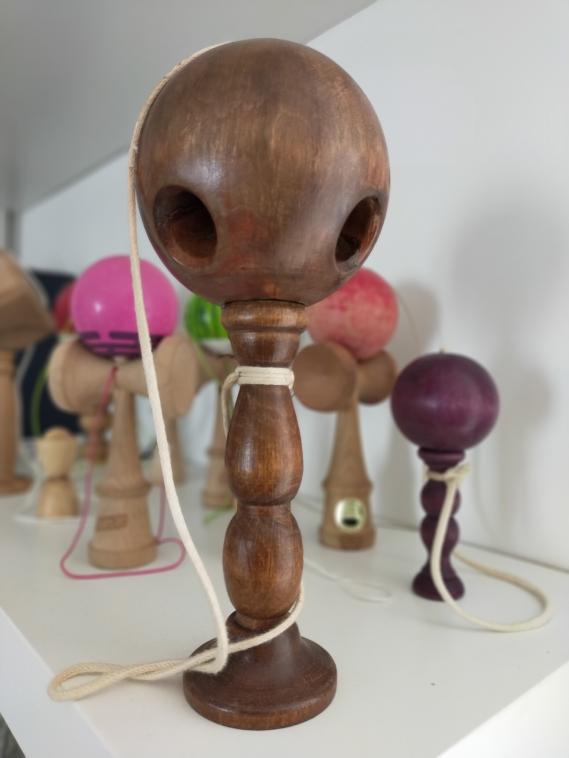 Bilboquet ancien  4 trous