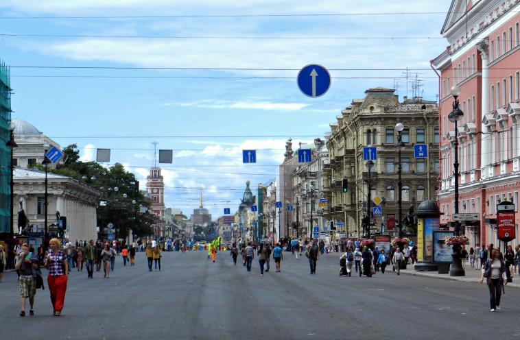 Grande avenue  Moscou semblable aux champs Elyse