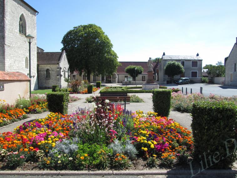 Parterre de fleurs  ST GENOU