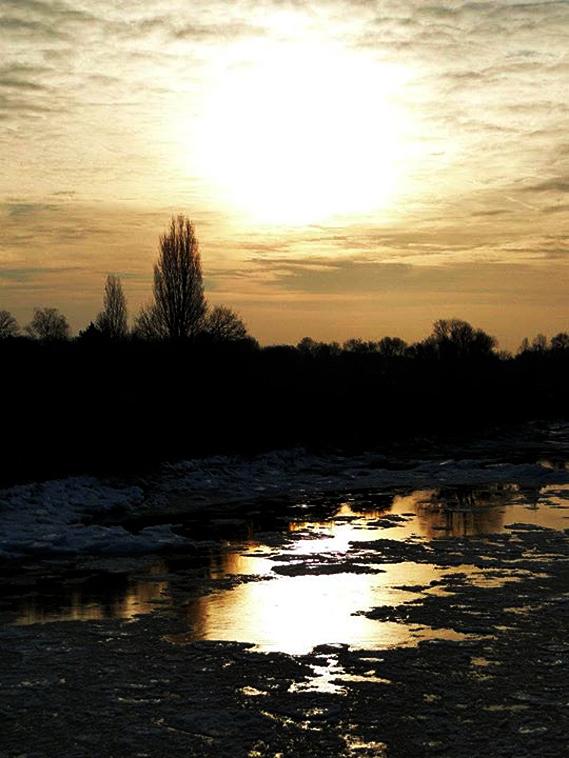 Coucher de soleil sur Loire gele