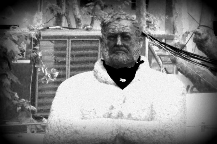 Statut de Ernest Hemingway prise a Pampelune