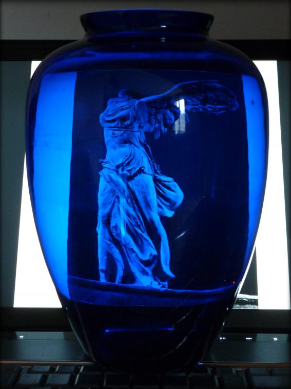 Yves klein, victoire de Samothrace, revisite