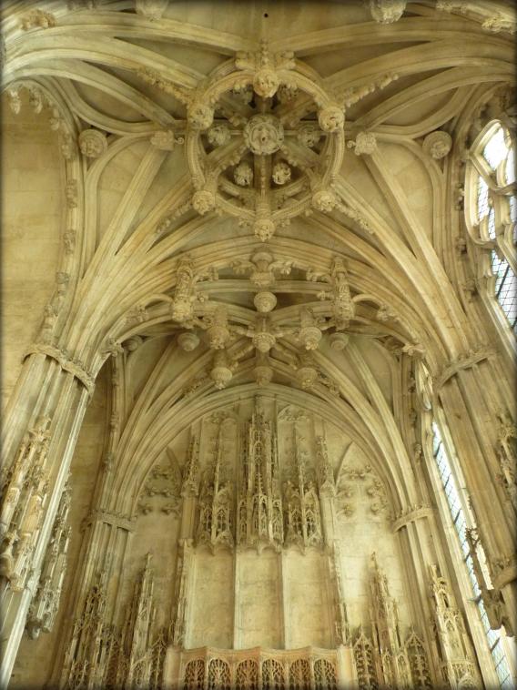 Sculptures multiples, dentelle de pierre...