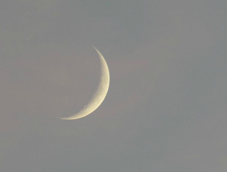Un fin croissant de lune
