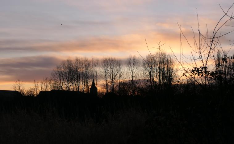 Lever de soleil sur le village