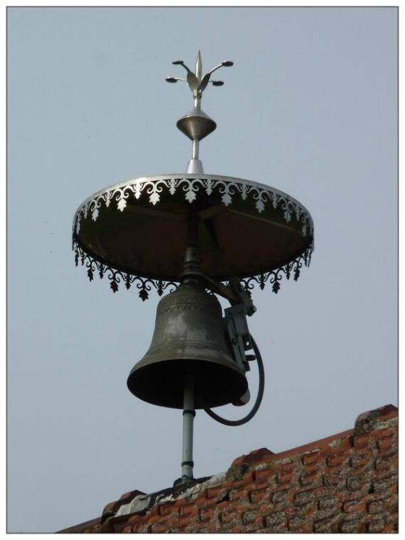 Cloche de l'�cole du village voisin ! 